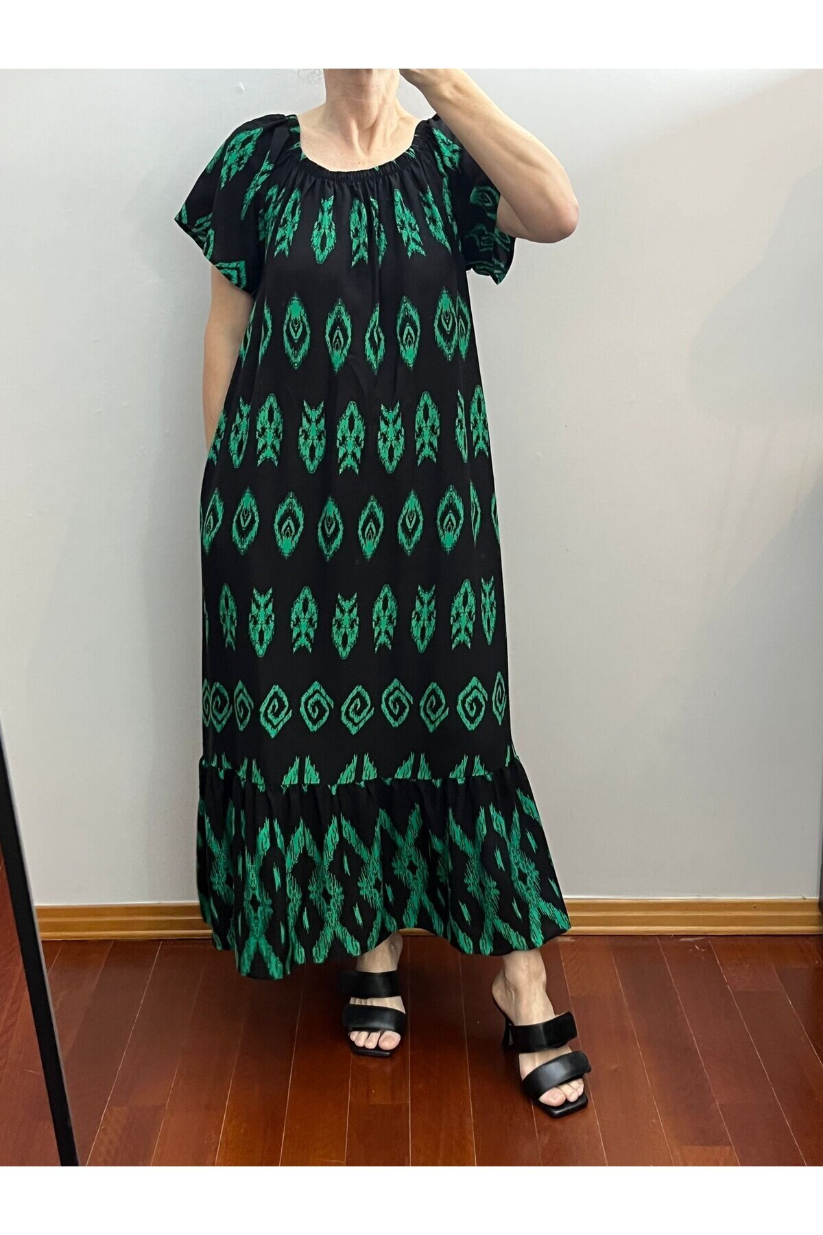 Yeşil Renk Desenli Madonna Yaka Pamuklu Viskon Elbise
