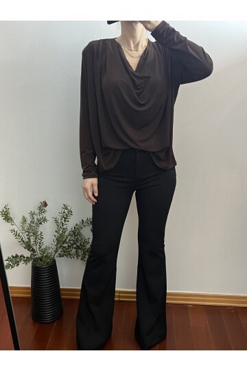 Degaje Yaka Sandy Kumaş Likralı Bluz